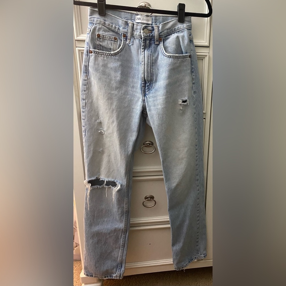 Zara Size 2 Light Blue Light Wash Distressed Straight Leg Women Jeans